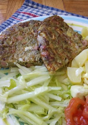 Una foto de Tortilla de alcachofa y jamón