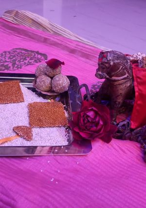 A picture of Til chikki & til ladoo.