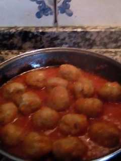 Una foto de Albóndigas con tomate