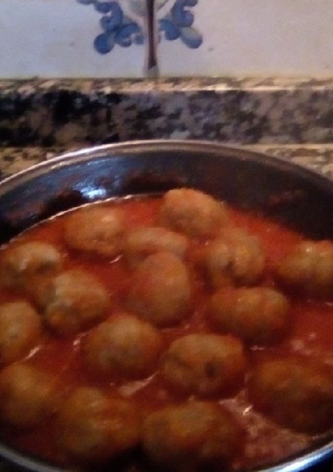 Una foto de Albóndigas con tomate