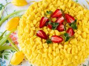 Una foto di torta mimosa