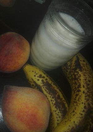 Una foto de Licuado de banana y durazno