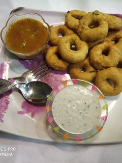 મેદુવડા(Mendu vada recipe in Gujarati) રેસીપી મુખ્ય ફોટો