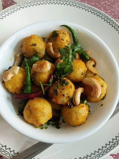 A picture of Steamed Sooji Balls.