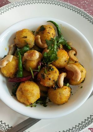A picture of Steamed Sooji Balls.