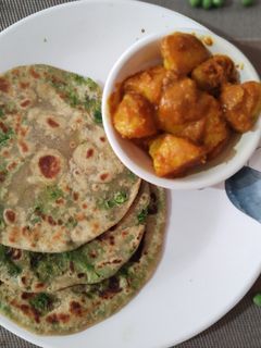 মটরশুঁটির পরোটা(matarshutir paratha recipe in Bengali) রেসিপির প্রধান ছবি
