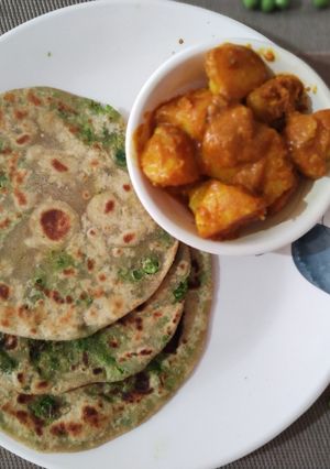 মটরশুঁটির পরোটা(matarshutir paratha recipe in Bengali) রেসিপির প্রধান ছবি