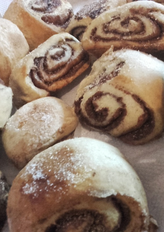 Una foto de Rolls de canela veganos♡