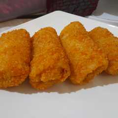 รูปของ Risoles ayam mayo