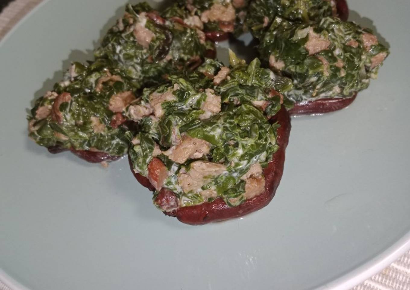 Hongos rellenos con pavo y acelgas