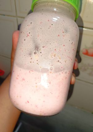 Una foto de Batido de frutilla y avena