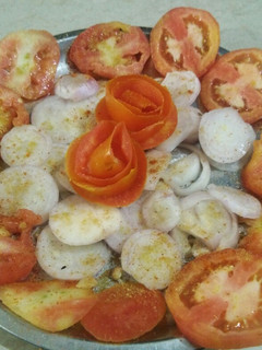 ટામેટા ડુંગળી (Tomato Onion Salad Recipe In Gujarati) રેસીપી મુખ્ય ફોટો