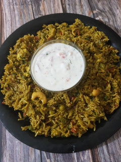 હૈદરાબાદી બિરયાની (Hyderabadi Biryani Recipe In Gujarati) રેસીપી મુખ્ય ફોટો