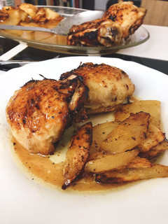 Una foto de Pollo marinado con patatas en freidora de aire #cecofry