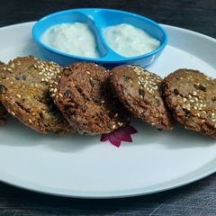 A picture of Bajri methi vada.