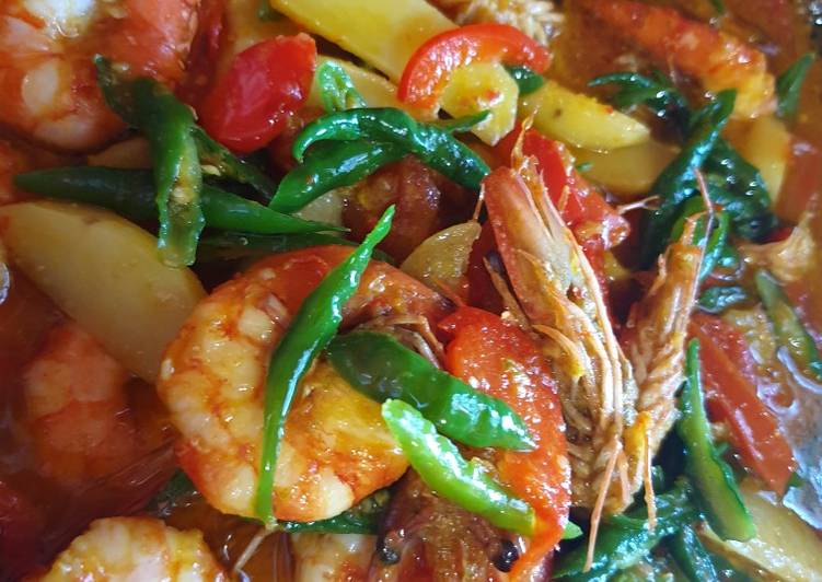 Resep Tumis udang + kentang cabai hijau yang Bisa Manjain Lidah