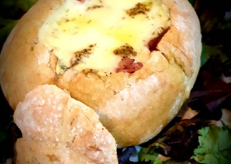 Pan relleno de quesos, bacon, champiñones y jamón york
