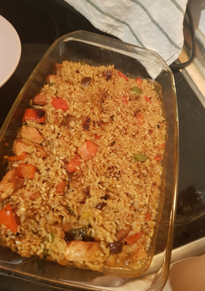 Una foto de Arroz con verduras y pollo al horno