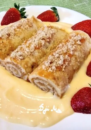 Aranygaluska palacsinta vaníliaöntettel és eperrel recept fotója