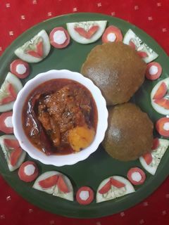 पालक पूरी और आलू की चटपटी सब्जी (Palak puri aur aloo ki chatpati sabzi recipe in hindi) रेसिपी मुख्य फोटो