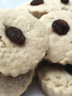 A picture of Vanilla cookies with dried mixed fruits.