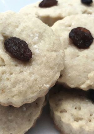 A picture of Vanilla cookies with dried mixed fruits.
