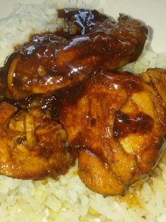 Una foto de Pollo guisado con salsa BBQ