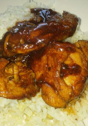 Una foto de Pollo guisado con salsa BBQ