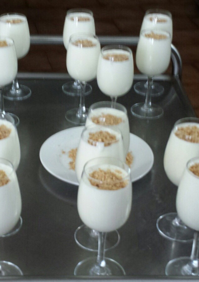 Una foto de Sorbete de cuajada al cava