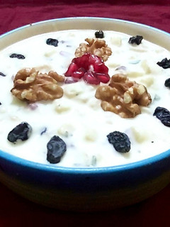 સ્વીટ એન્ડ ફ્રૂટ એન્ડ નટ્સ ક્રીમી સલાડ(Sweet And Fruit And Nuts Creamy Salad Recipe In Gujarati) રેસીપી મુખ્ય ફોટો
