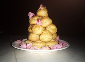 Una foto de Croquembouche