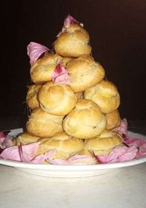 Una foto de Croquembouche