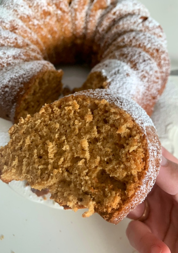 Una foto de Bizcocho de yogur griego y panela (Thermomix)