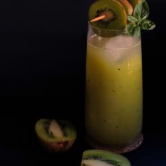 A picture of Green Apple & Kiwi Juice.