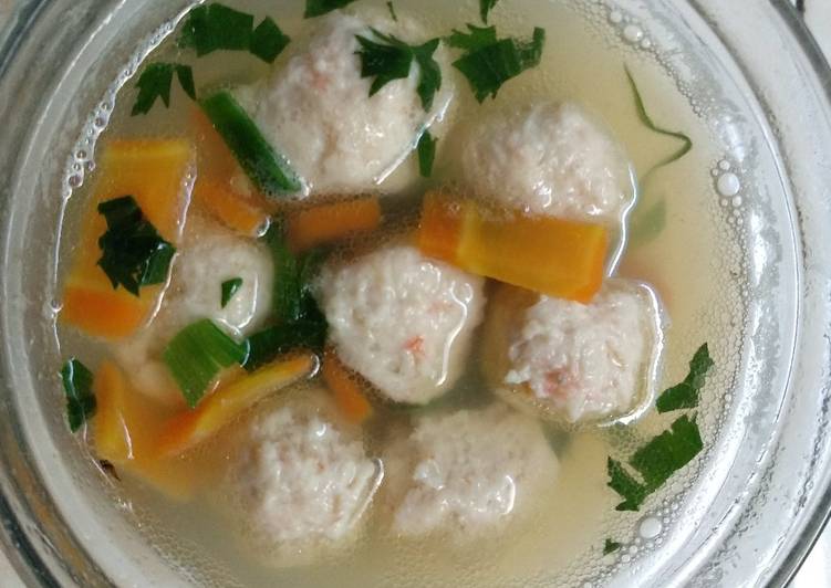 Bagaimana Menyiapkan Sup Bakso Udang Anti Gagal