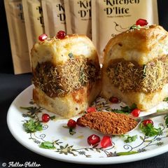 A picture of Dabeli Mumbai Style.