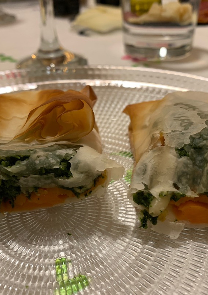 Una foto de Panadons de espinacas y calabaza con masa filo