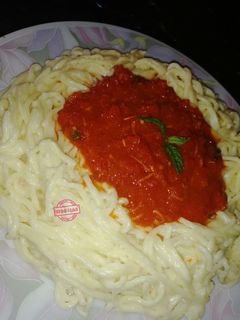 صورة لوصفة سباغيتي بصلصة الطماطم وصلصة البيشاميل 🍝🍝