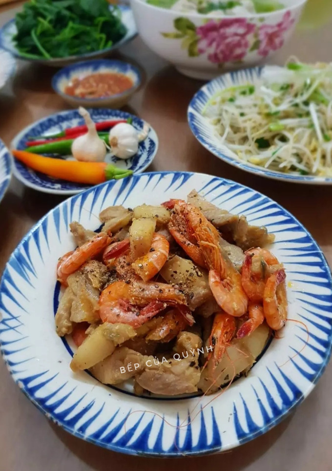 Hình của món Thịt ba chỉ rang tôm.
