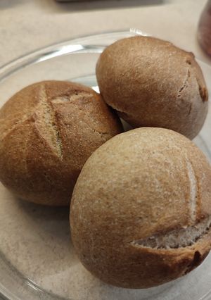 Teljes kiőrlésű zsemle recept fotója