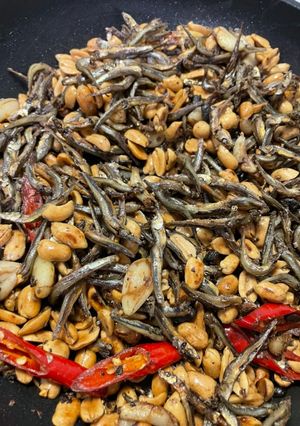 下酒花生魚干 的食譜成品照片