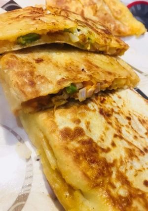 A picture of Pizza Paratha.