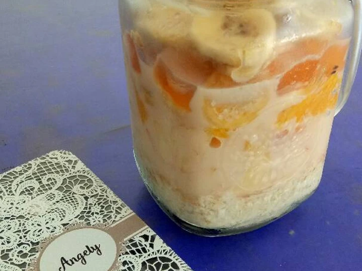 Cara Sederhana Menyiapkan Resep  Angel&amp;#39;s 1st Overnight Oats mix Apple, Pisang, Sunkist, Nata de coco yang Lezat, Lezat