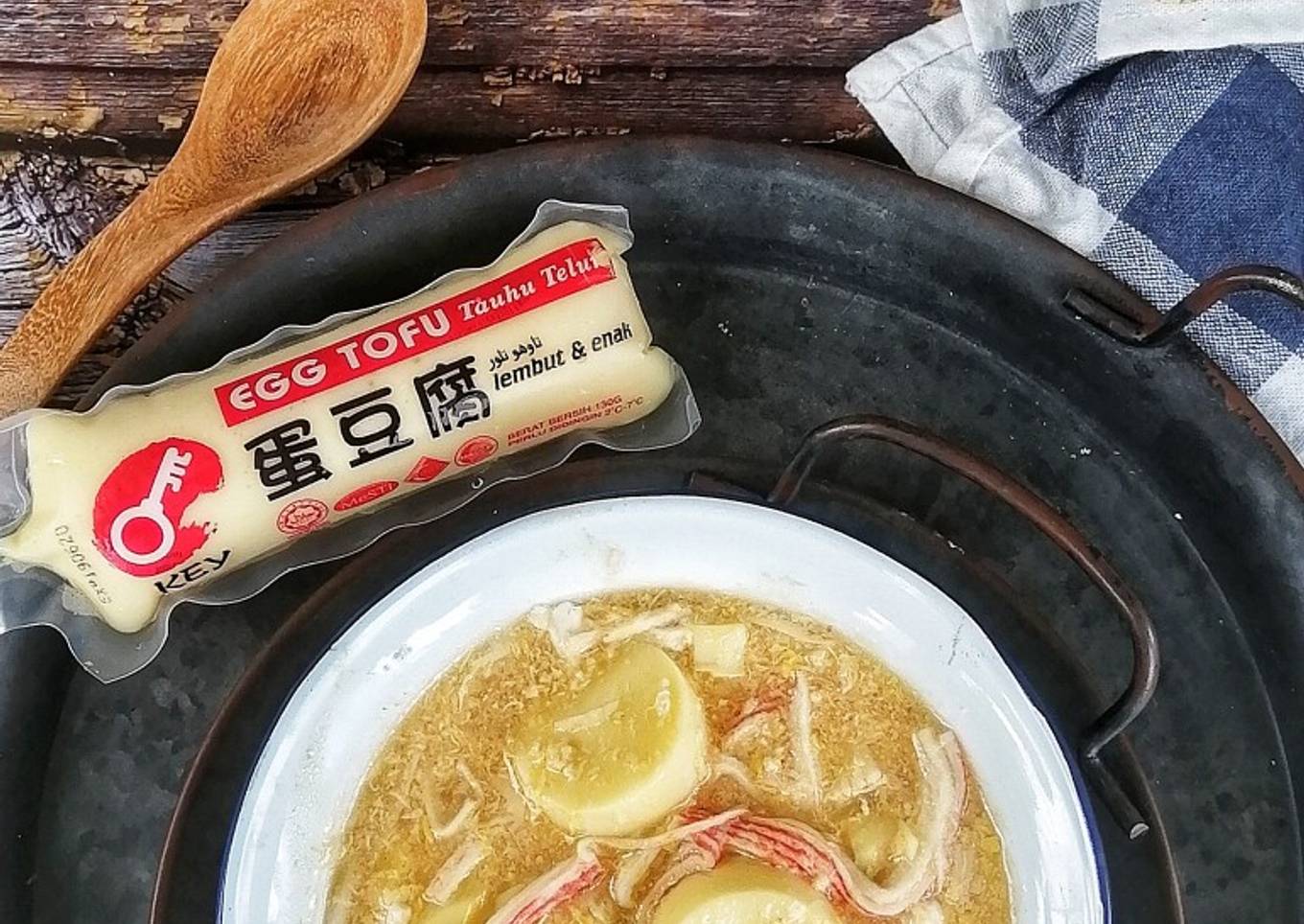 Sup pedas dengan telur