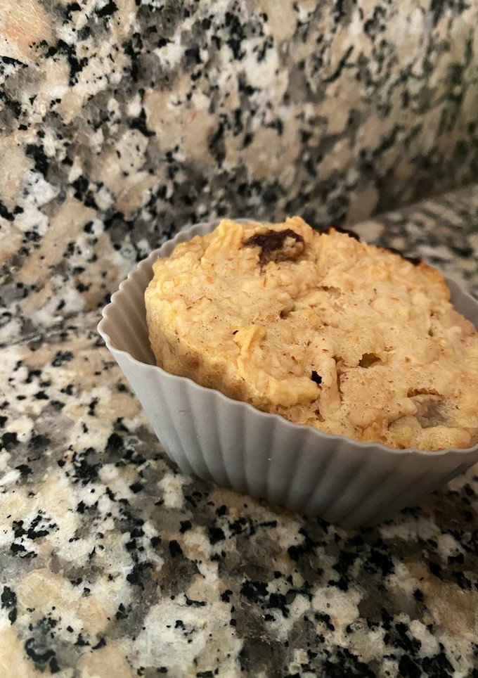 Una foto de Muffin de avena y frutas