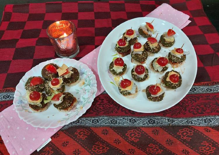 Spinach/split chickpea kababs with cheese salad