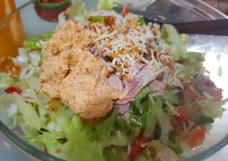 Cara Termudah Membuat Chicken Green Garden Salad with Supercheese Dressing • Saus Keju Bikin Manjain Lidah