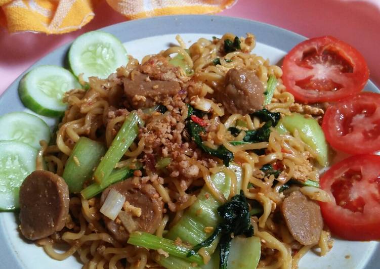 Langkah Mudah untuk Menyiapkan Indomie goreng tek-tek yang Lezat