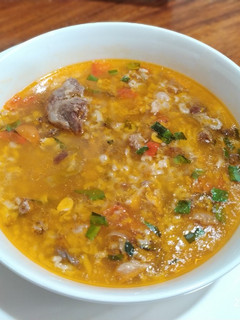 Una foto de Sopón de arroz y subproducto de huesos de cerdo