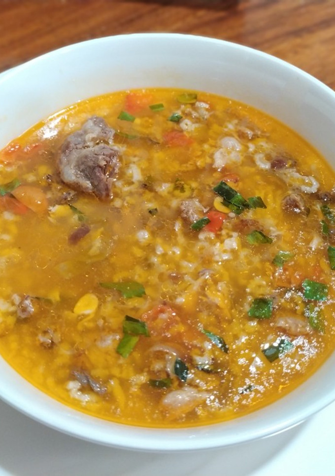 Una foto de Sopón de arroz y subproducto de huesos de cerdo